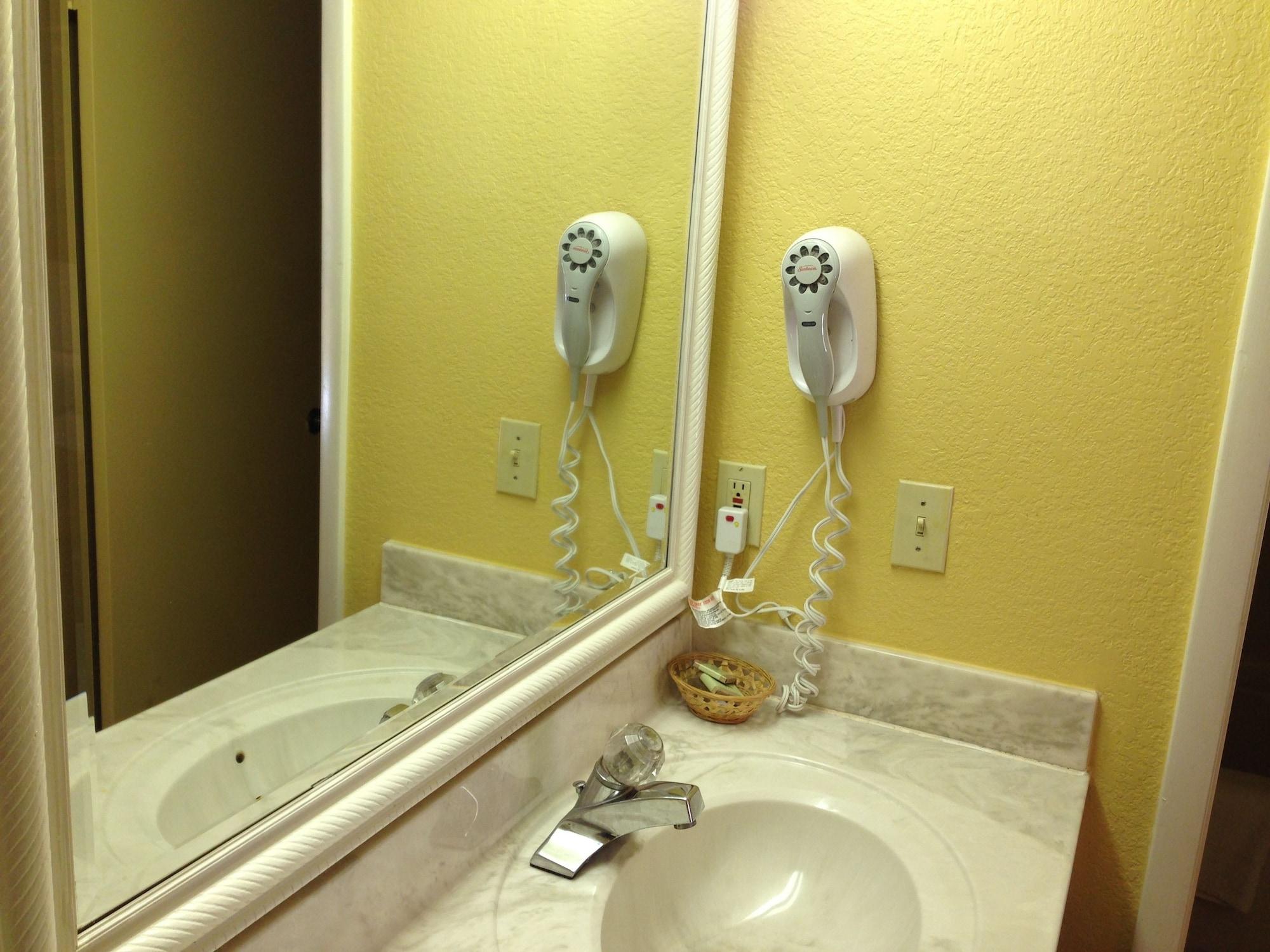 מלון Super 8 By Wyndham Downtown Gatlinburg At Convention Center מראה חיצוני תמונה