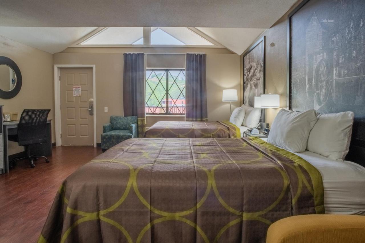 מלון Super 8 By Wyndham Downtown Gatlinburg At Convention Center מראה חיצוני תמונה