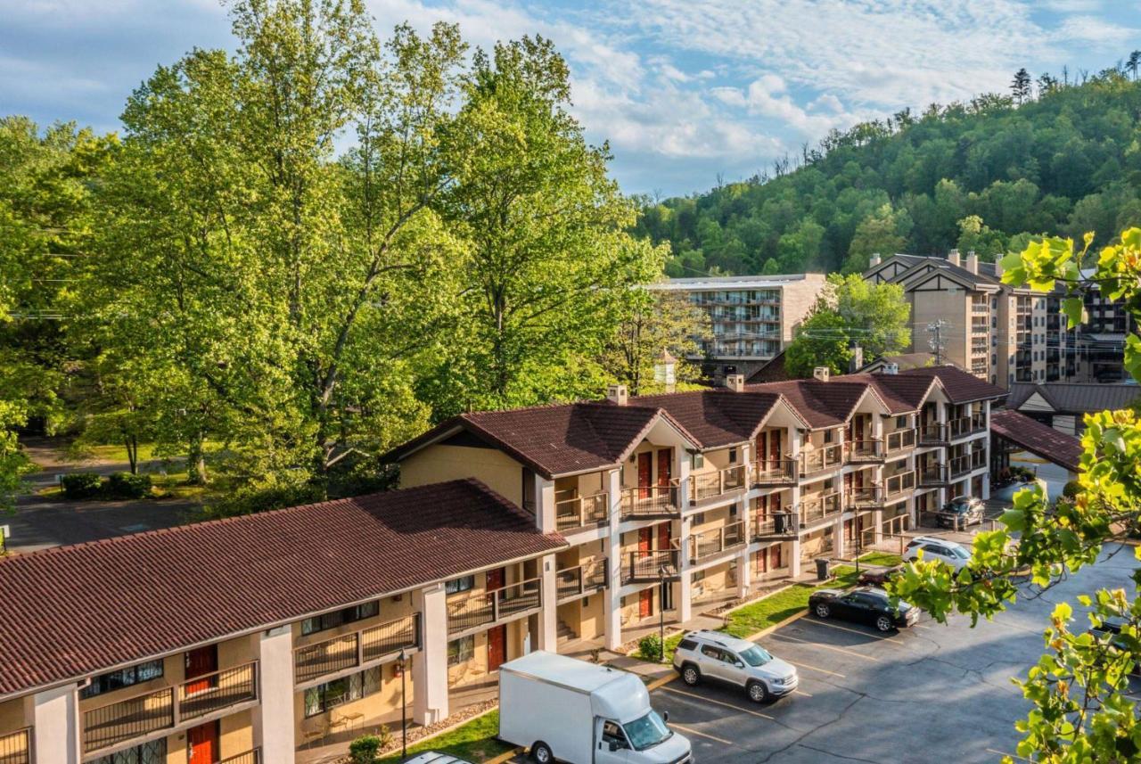 מלון Super 8 By Wyndham Downtown Gatlinburg At Convention Center מראה חיצוני תמונה