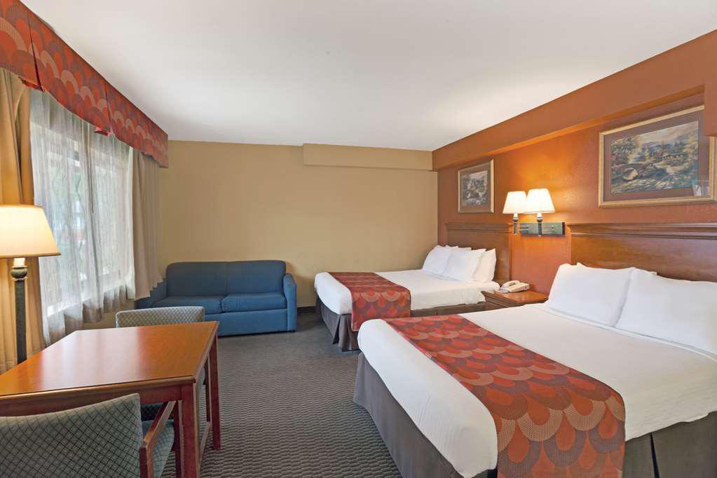 מלון Super 8 By Wyndham Downtown Gatlinburg At Convention Center מראה חיצוני תמונה