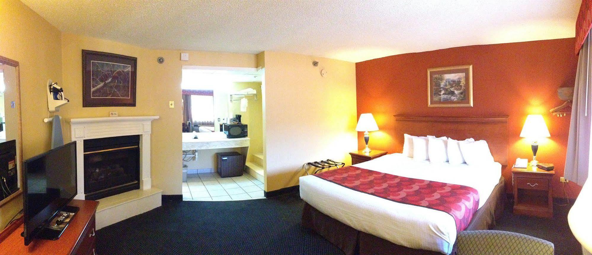 מלון Super 8 By Wyndham Downtown Gatlinburg At Convention Center מראה חיצוני תמונה