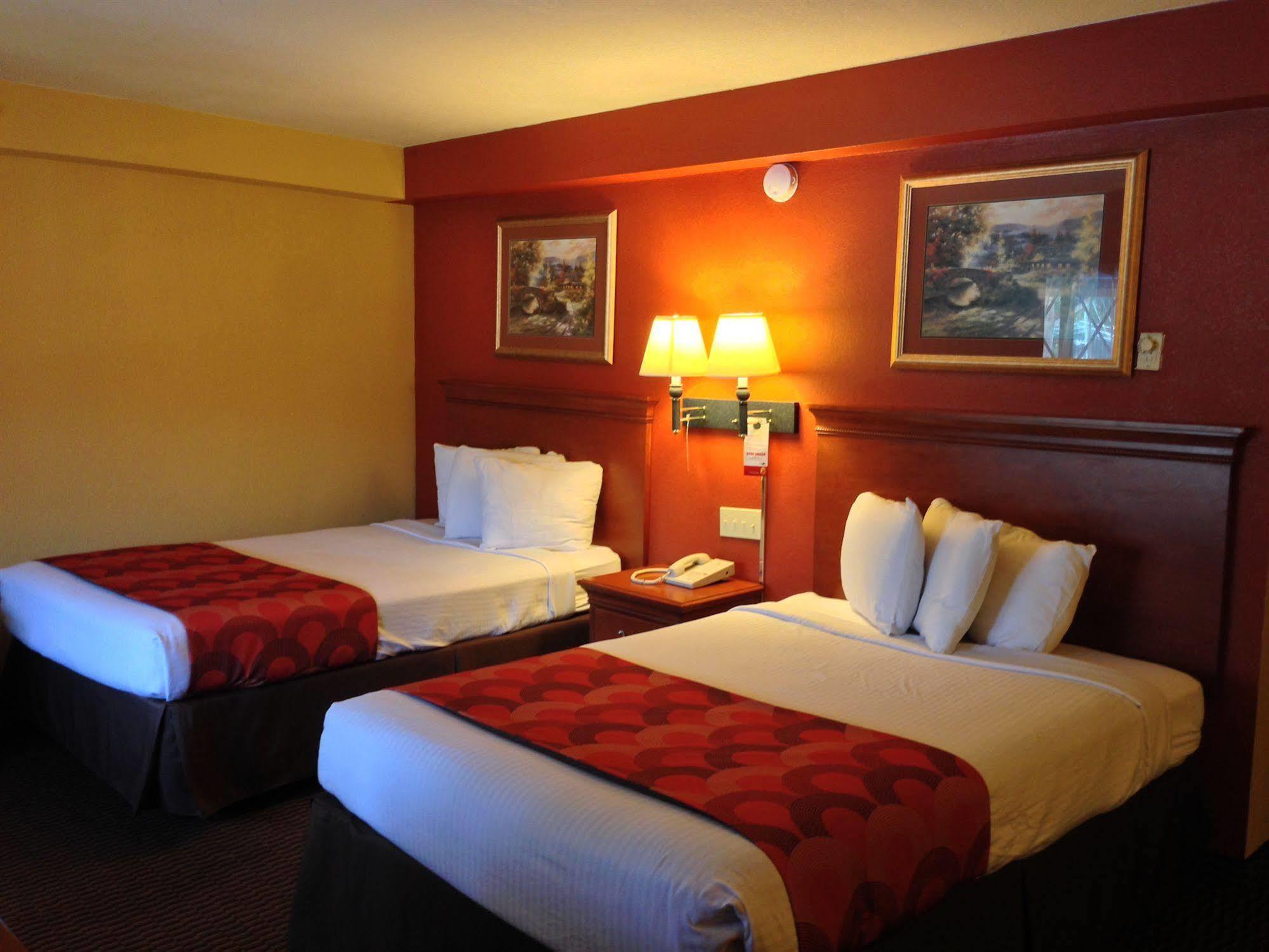 מלון Super 8 By Wyndham Downtown Gatlinburg At Convention Center מראה חיצוני תמונה