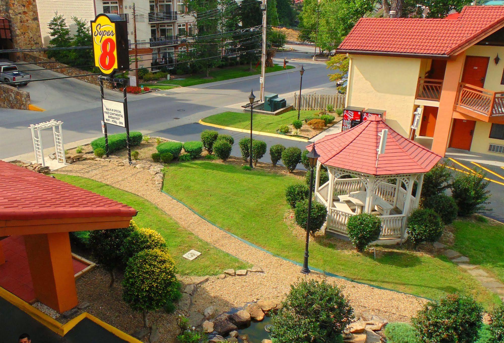 מלון Super 8 By Wyndham Downtown Gatlinburg At Convention Center מראה חיצוני תמונה